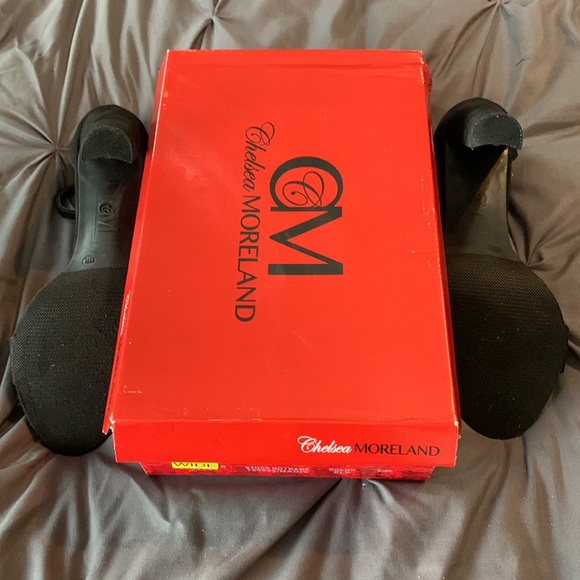 Black faux suede heels - Picture 3 of 4